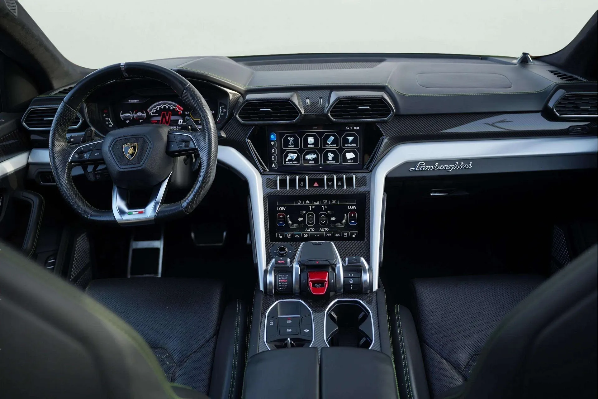 LAMBORGHINI URUS